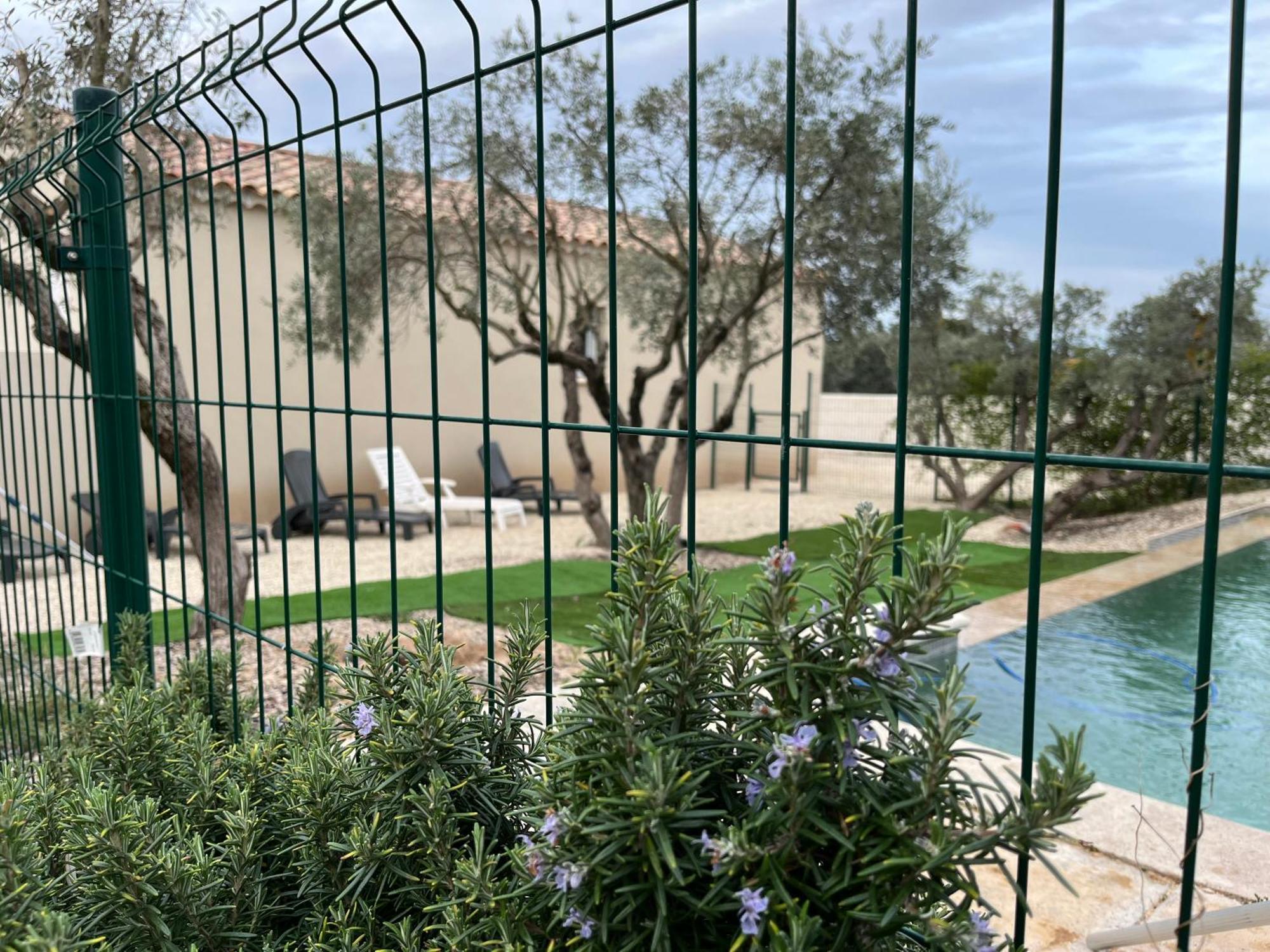 Chez Nous Hotel Merindol Luaran gambar